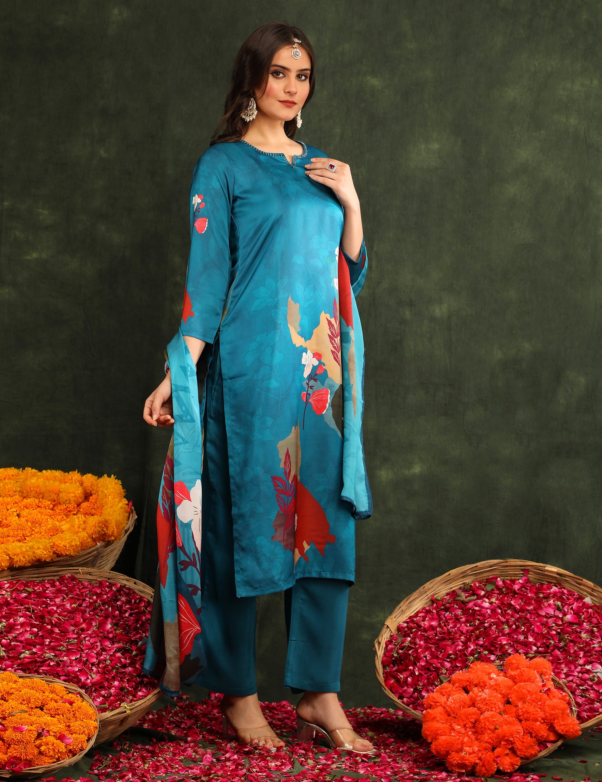 Women Floral Printed Regular Thread Work Kurta with Trousers & With Dupatta
